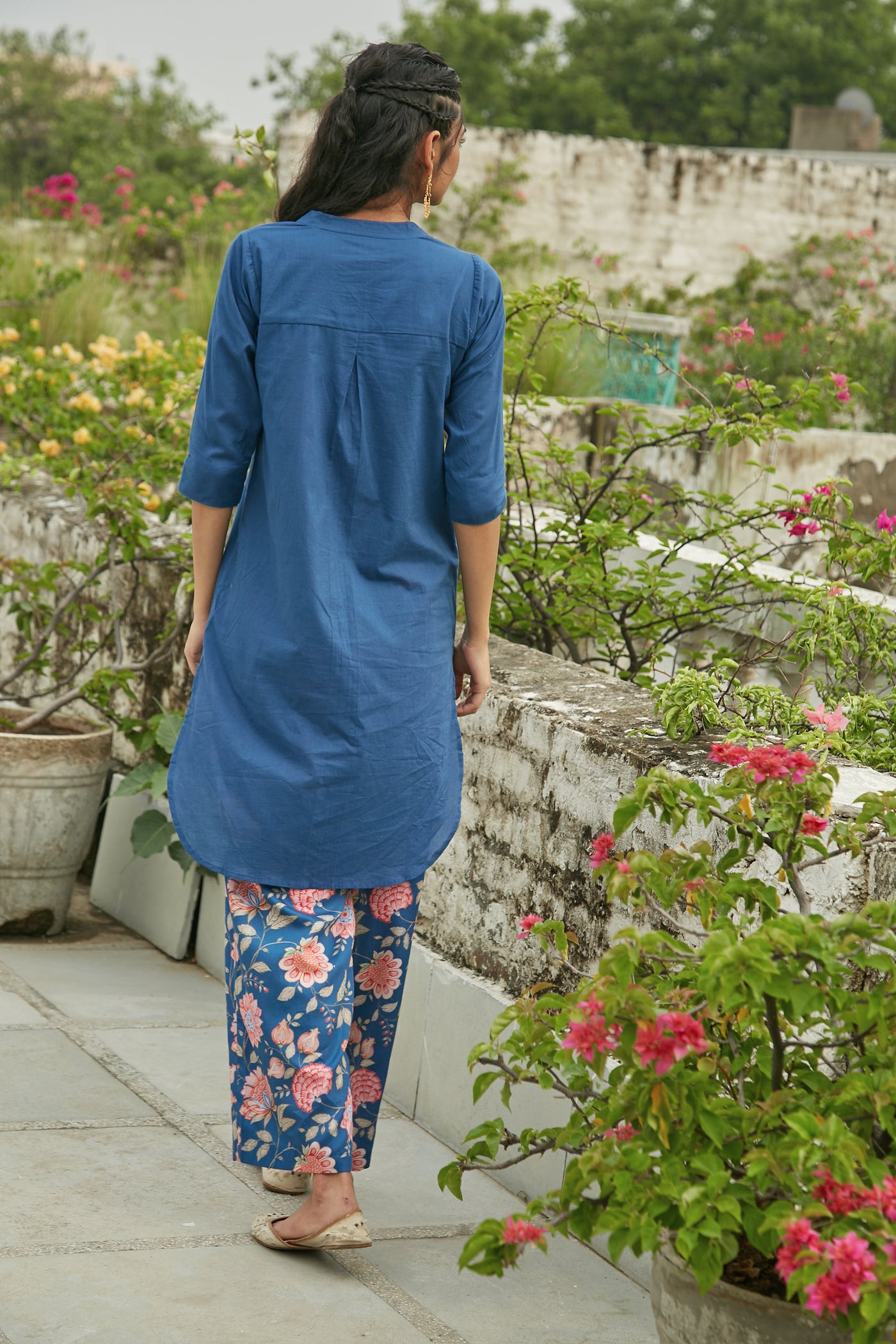 Blue short kurta with printed pants- set of 2