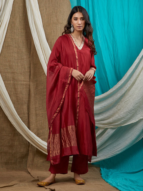 Red chanderi silk kurta set with gota work set of 3